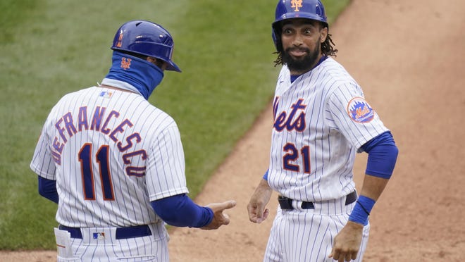 The Chicago Cubs claimed Billy Hamilton, right, off waivers from the New York Mets on Monday. Hamilton, shown in August with New York, played the last three innings of the Cubs 3-0 win over Cincinnati on Tuesday.