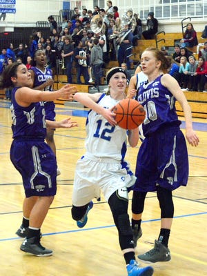 Cavegirls freshman guard Carsyn Boswell drives to the basket for a layup in the second quarter Tuesday.