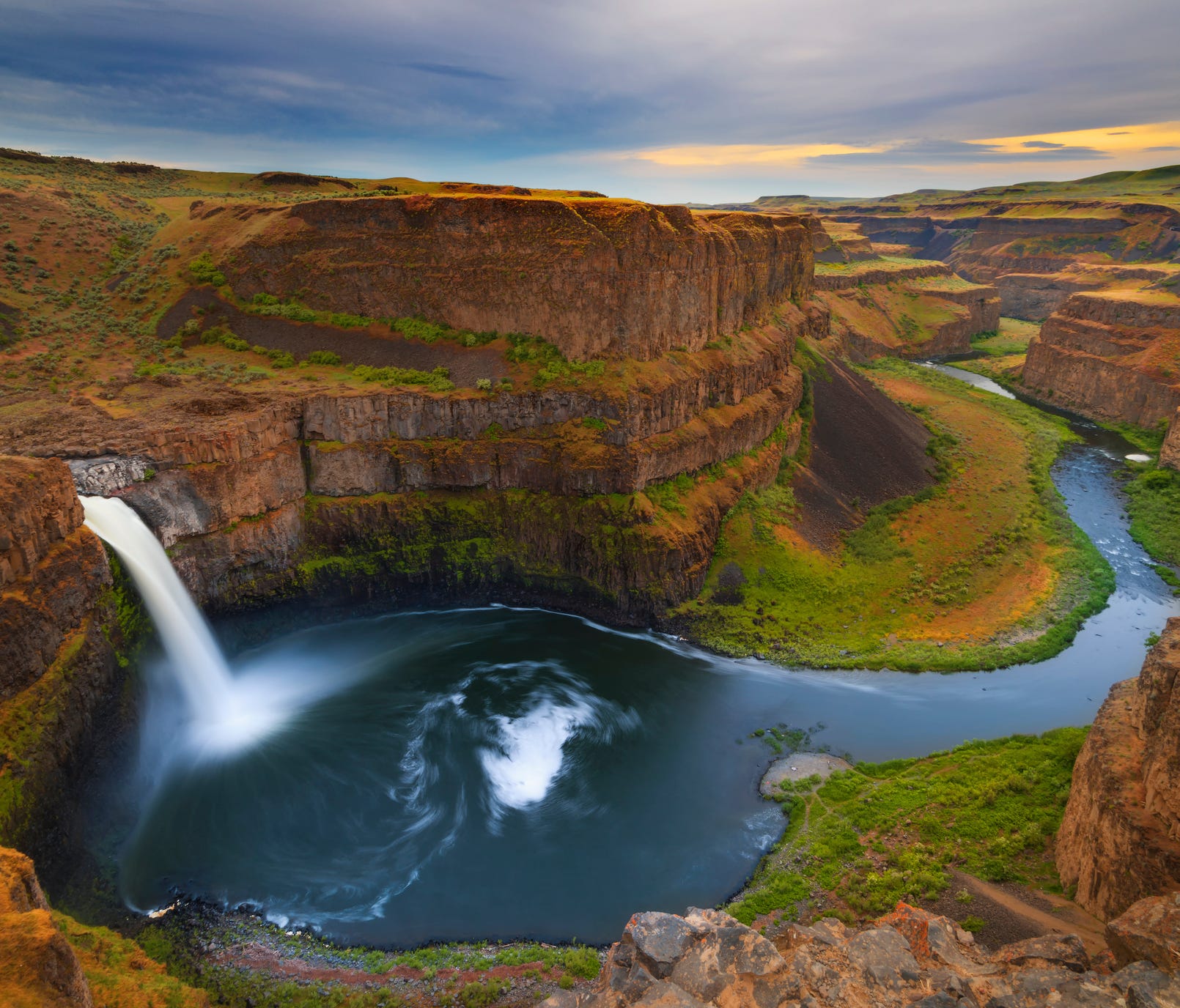 Palouse Falls, Washington: Washington's Palouse River flows southwest until it drops down into a canyon, creating the impressive spectacle known as Palouse Falls. The waterfall is located in the 105-acre Palouse Falls State Park, with campgrounds, tr