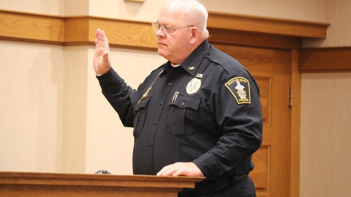 Put In Bay Police Chief Placed On Leave 2 Officers Resign After Controversial Arrests Put In Bay Christmas In July 2021 Twitter