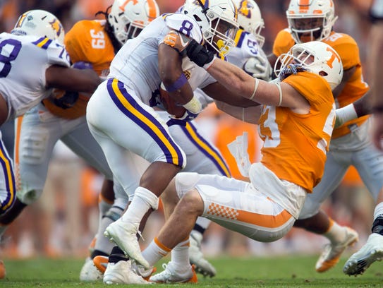 Tennessee linebacker Colton Jumper (53) tackles Tennessee