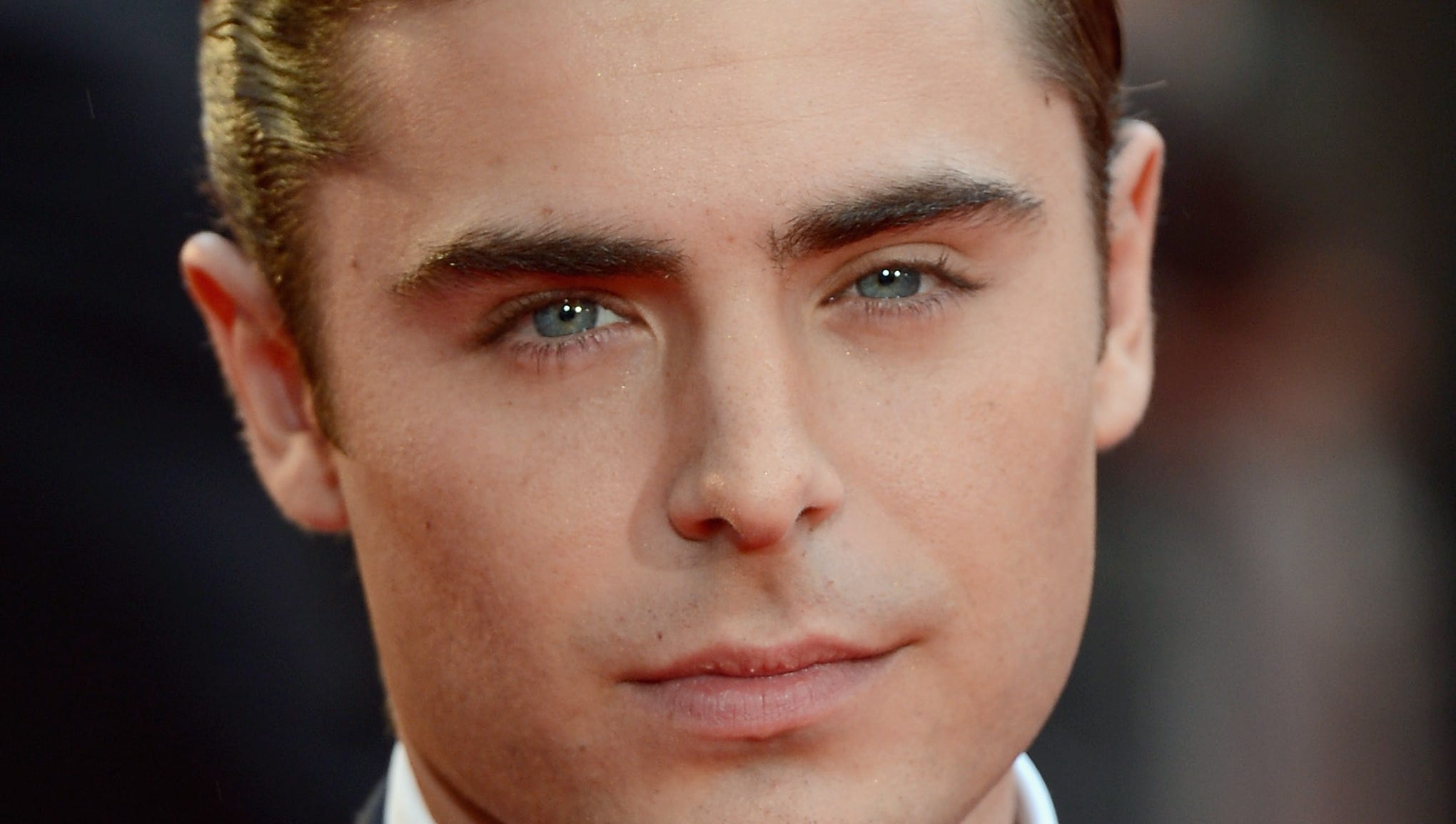 Zac Efron breaks his jaw
