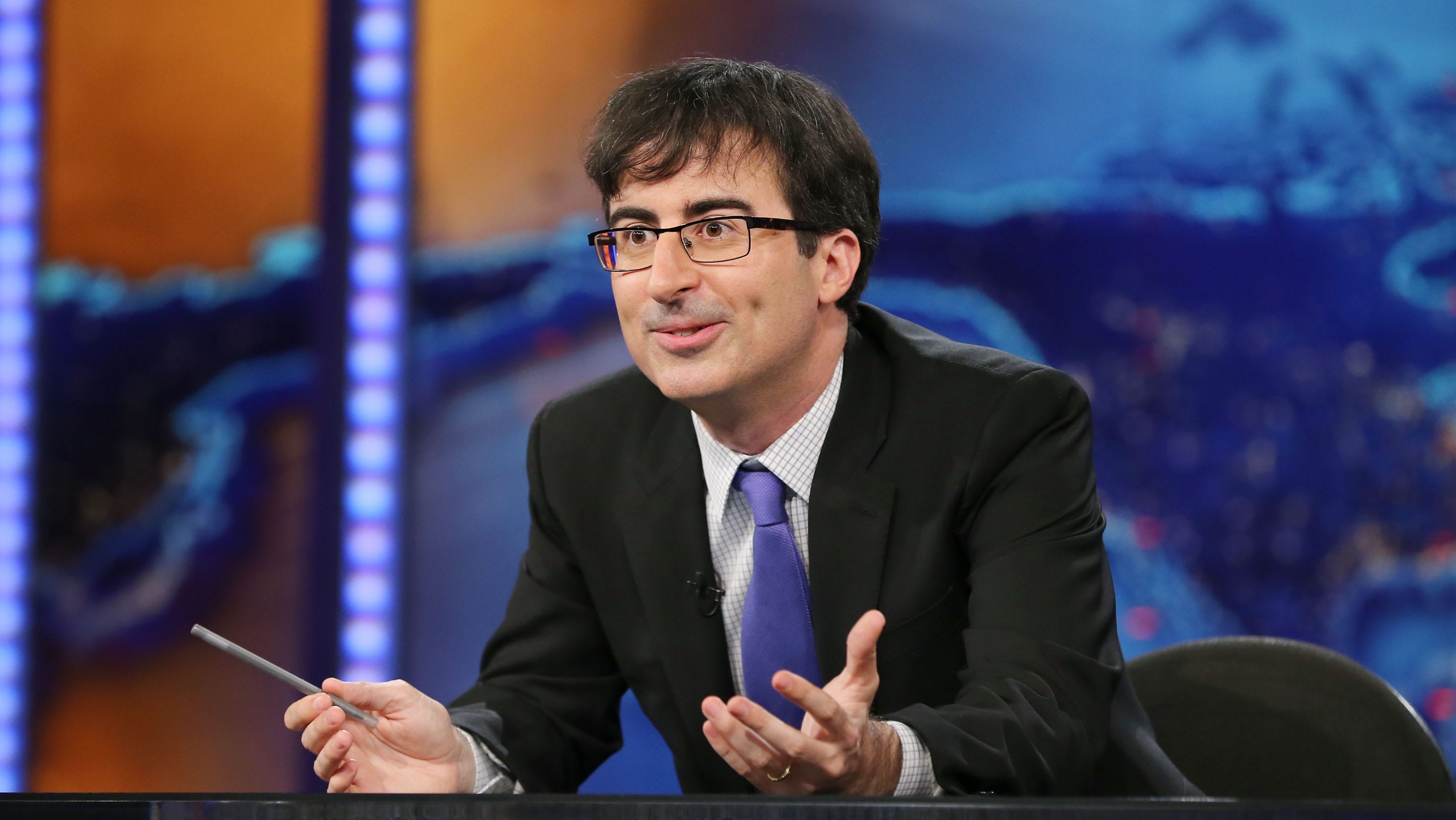 John Oliver Of Daily Show Gets Hbo Comedy Series 