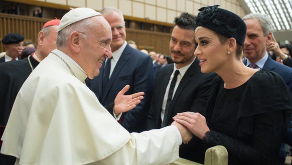 Le pape Francis et... Kate Perry 636605053877516524-AFP-AFP-14E5BZ