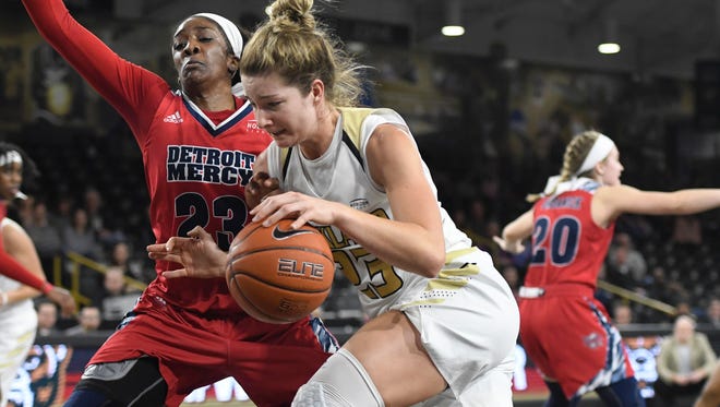 Oakland University's Leah Somerfield was named Horizon League player of the week after she posted 27 points and 18 rebounds in the Golden Grizzlies' win over Detroit Mercy Saturday.