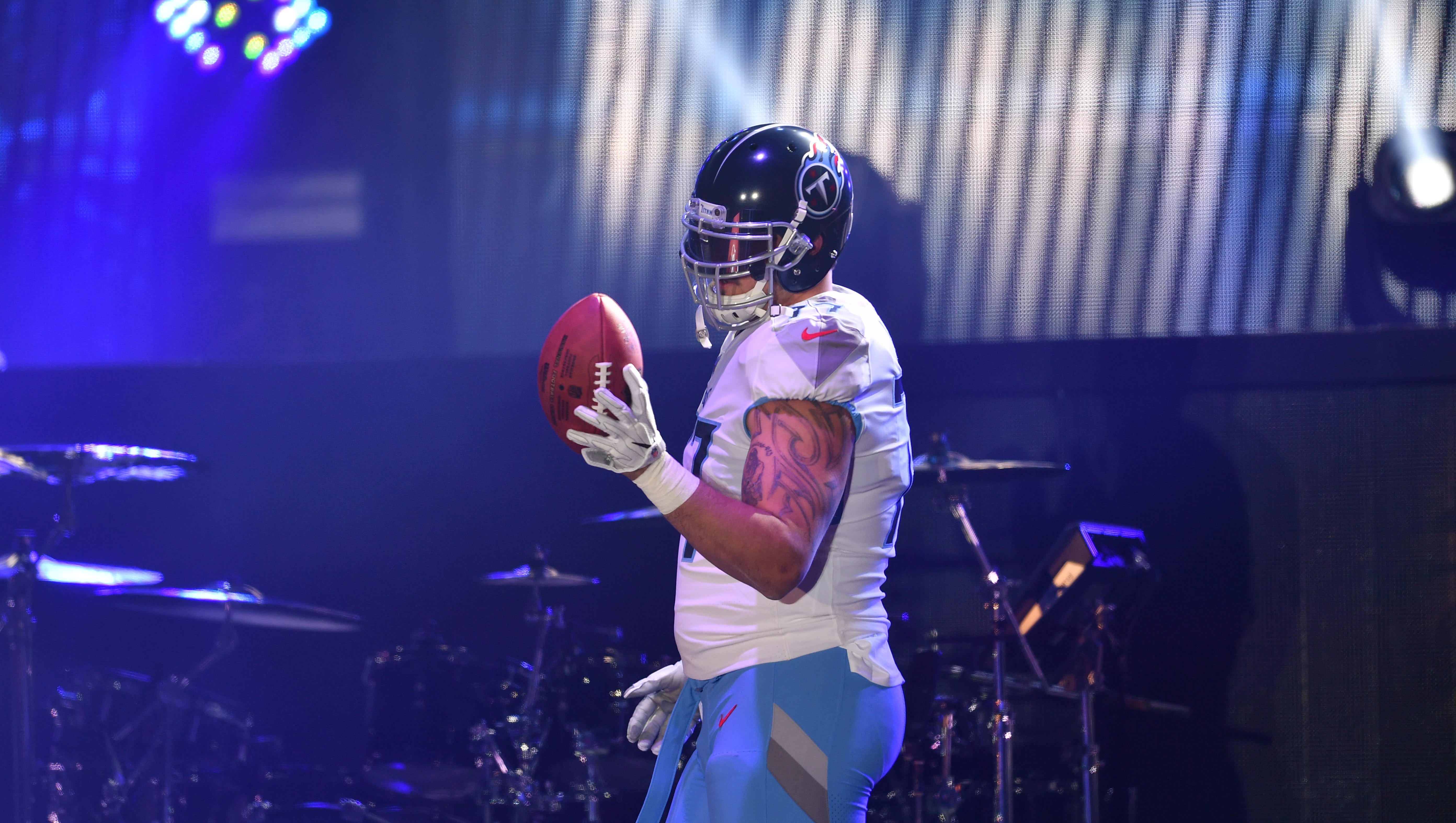 Valiente sin embargo carpeta Titans new uniforms explained by Nike, NFL design directors