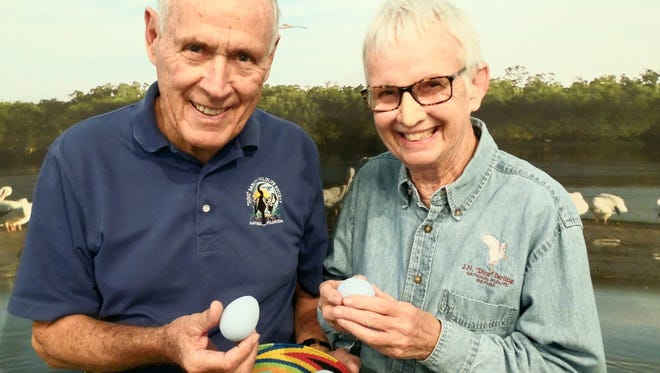 Sculptor Jim Sprankle and DDWS president Doris Hardy display a nest of eggs.