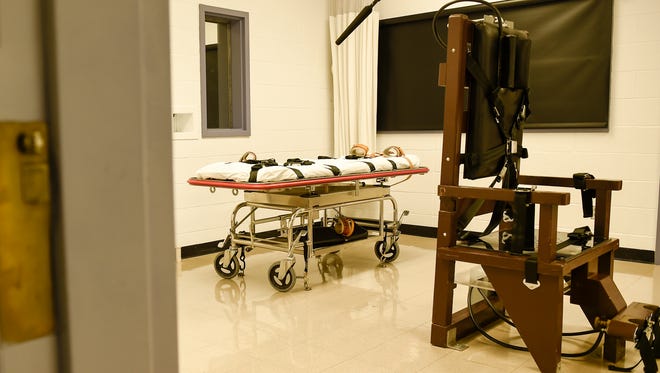 The gurney and electric chair sit inside the execution chamber Thursday, March 2, 2017, at Riverbend Maximum Security Institution in Nashville.
