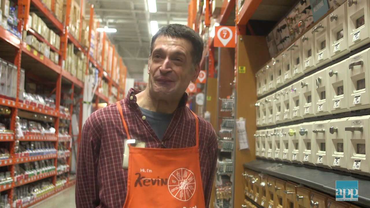 Beloved Home Depot worker is inspiring from aisle 163200 x 1800