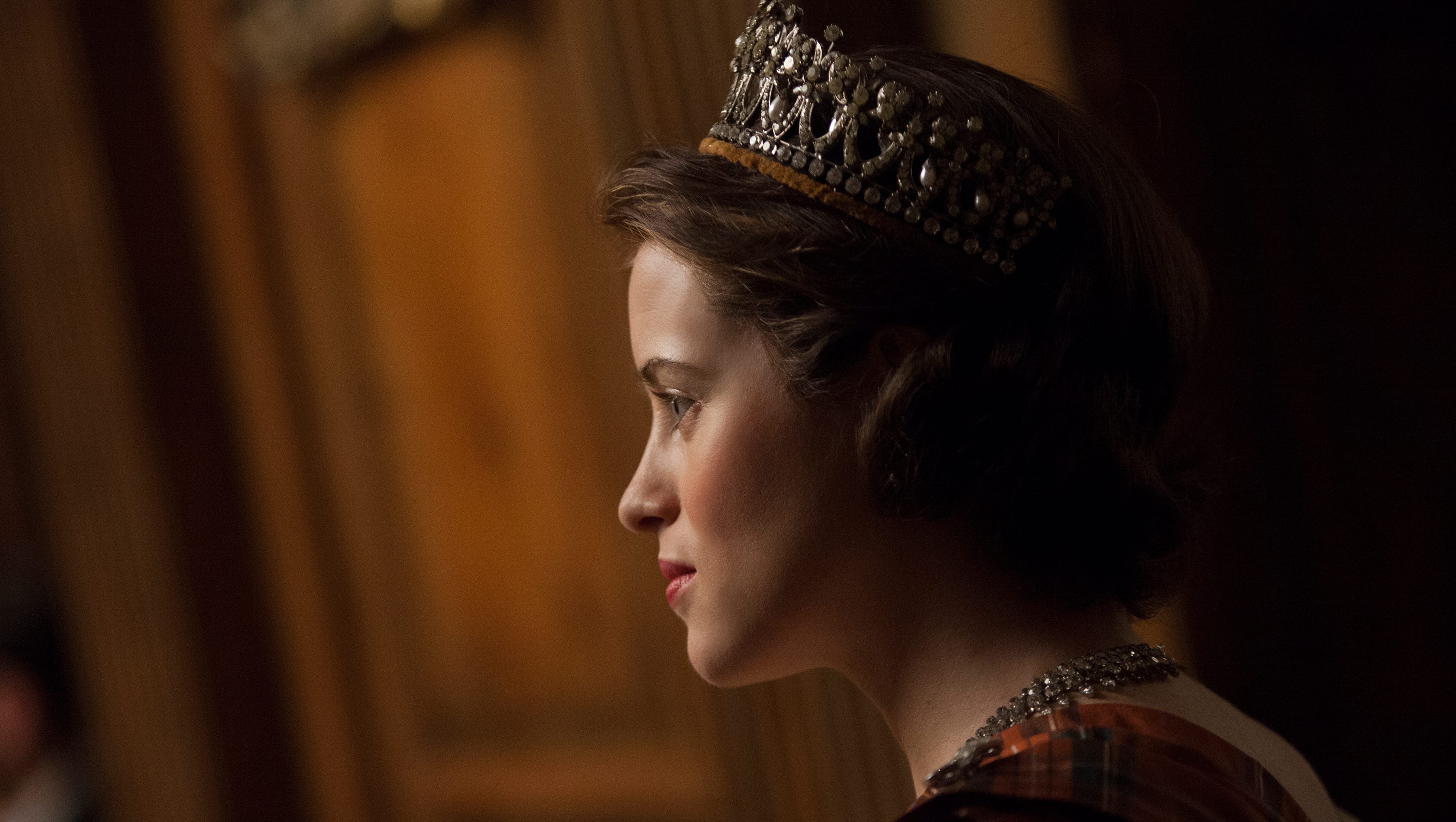 Netflix S The Crown Tells Lavish Story Of A Young Queen Elizabeth Ii