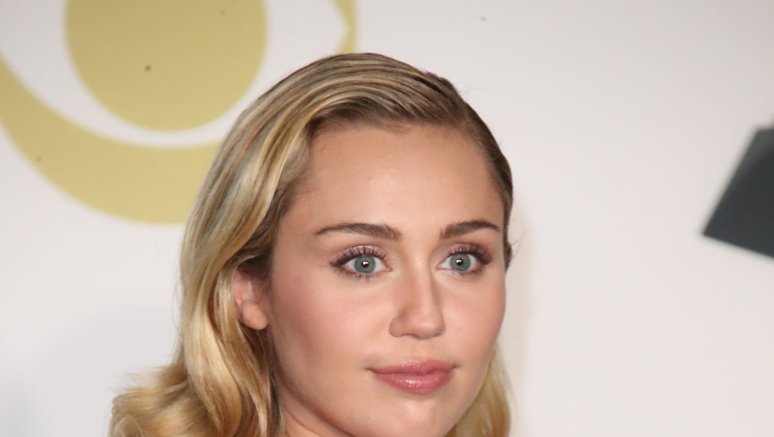 Miley Cyrus Shuts Down Rumors That Shes Pregnant Leave Me Alone 