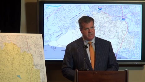 Nasvhille Mayor Karl Dean and other Metro officials update the water outage affecting Davidson County residents in a media conference Wednesday.