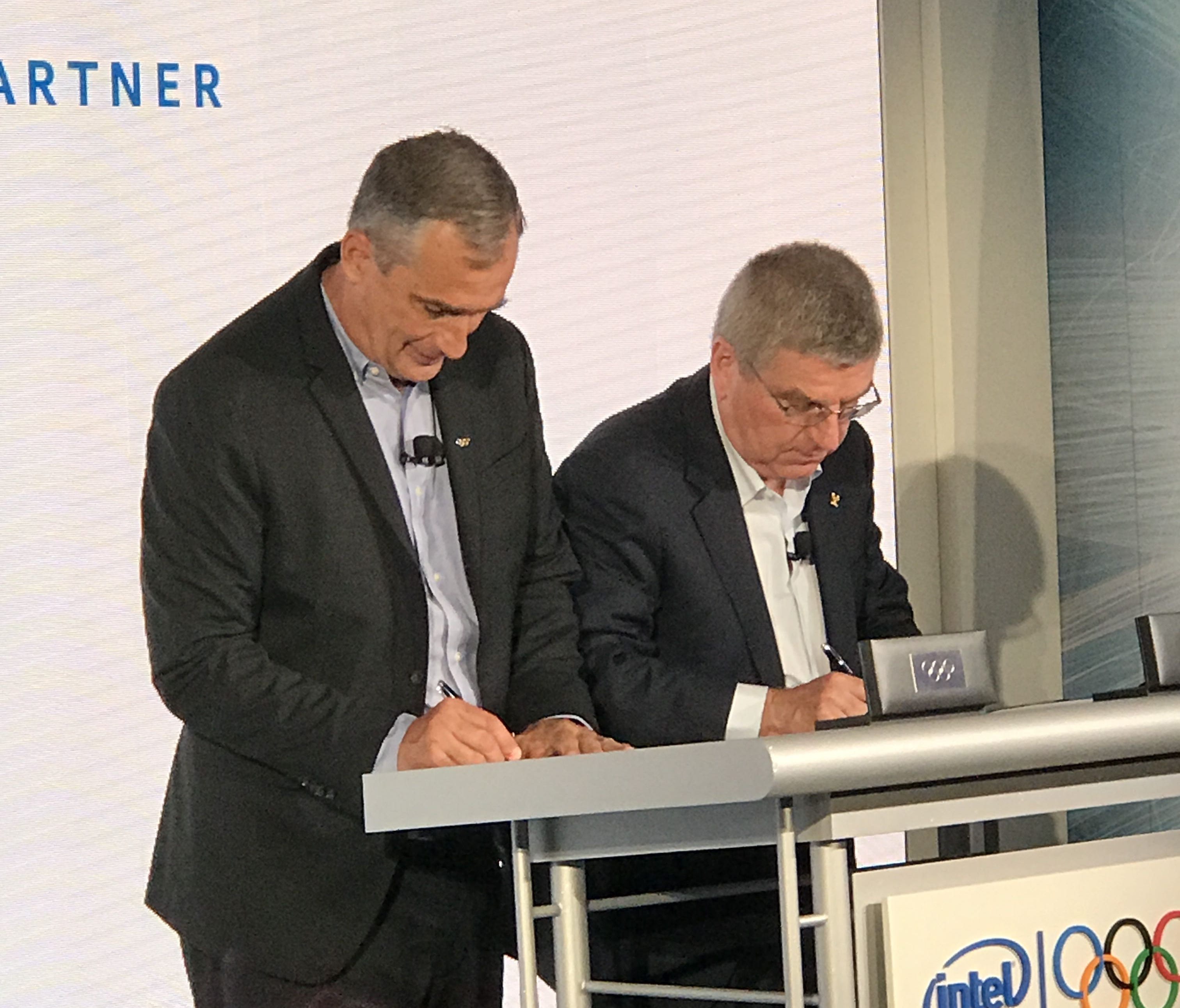 Intel CEO Brian Krzanich and IOC President Thomas Bach sign Olympics partnership agreement in New York.