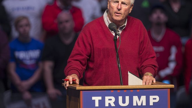 Bobby Knight speaks at a rally for Donald Trump