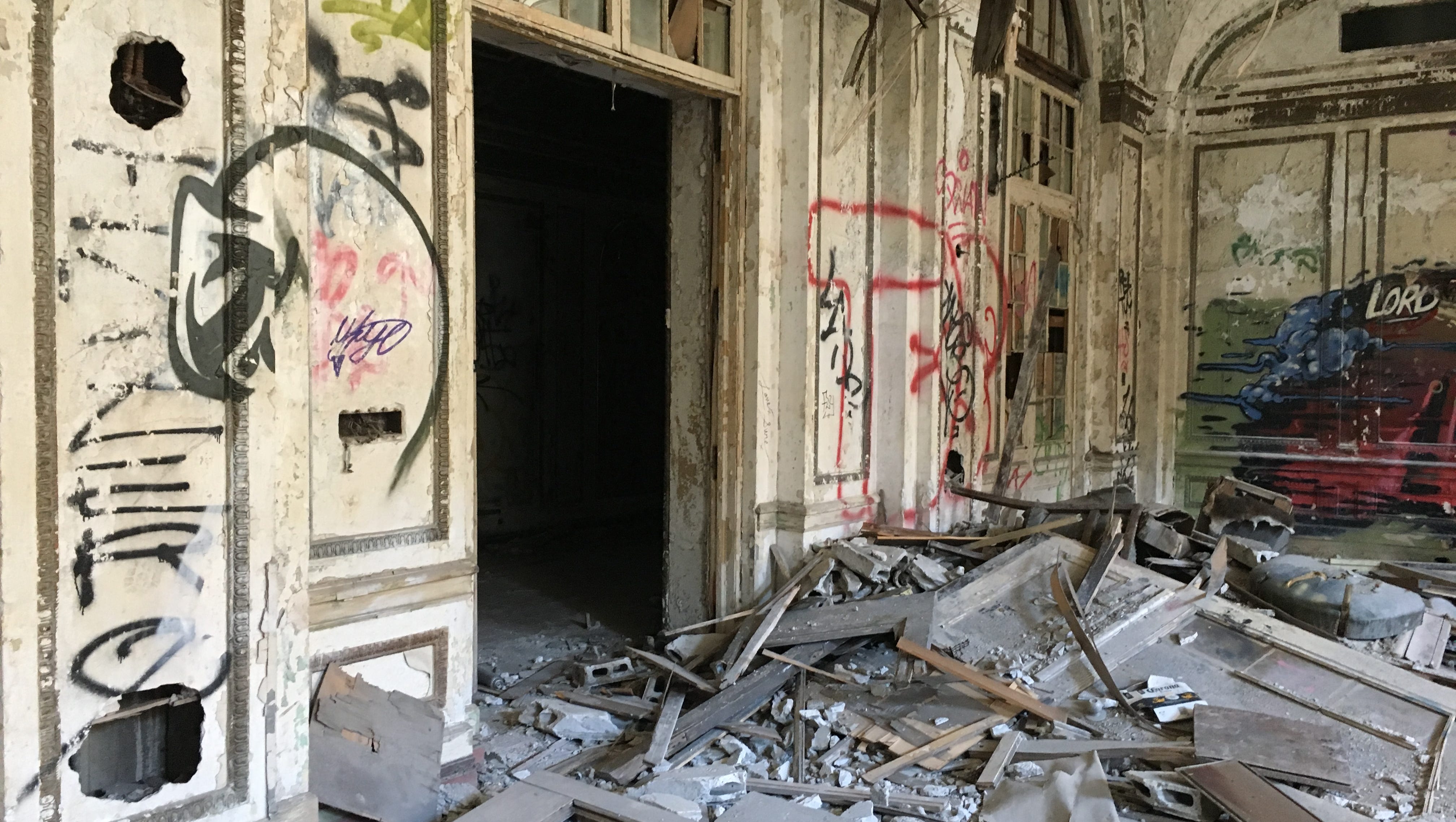 Redevelopment of Detroit's long-vacant Lee Plaza moving forward