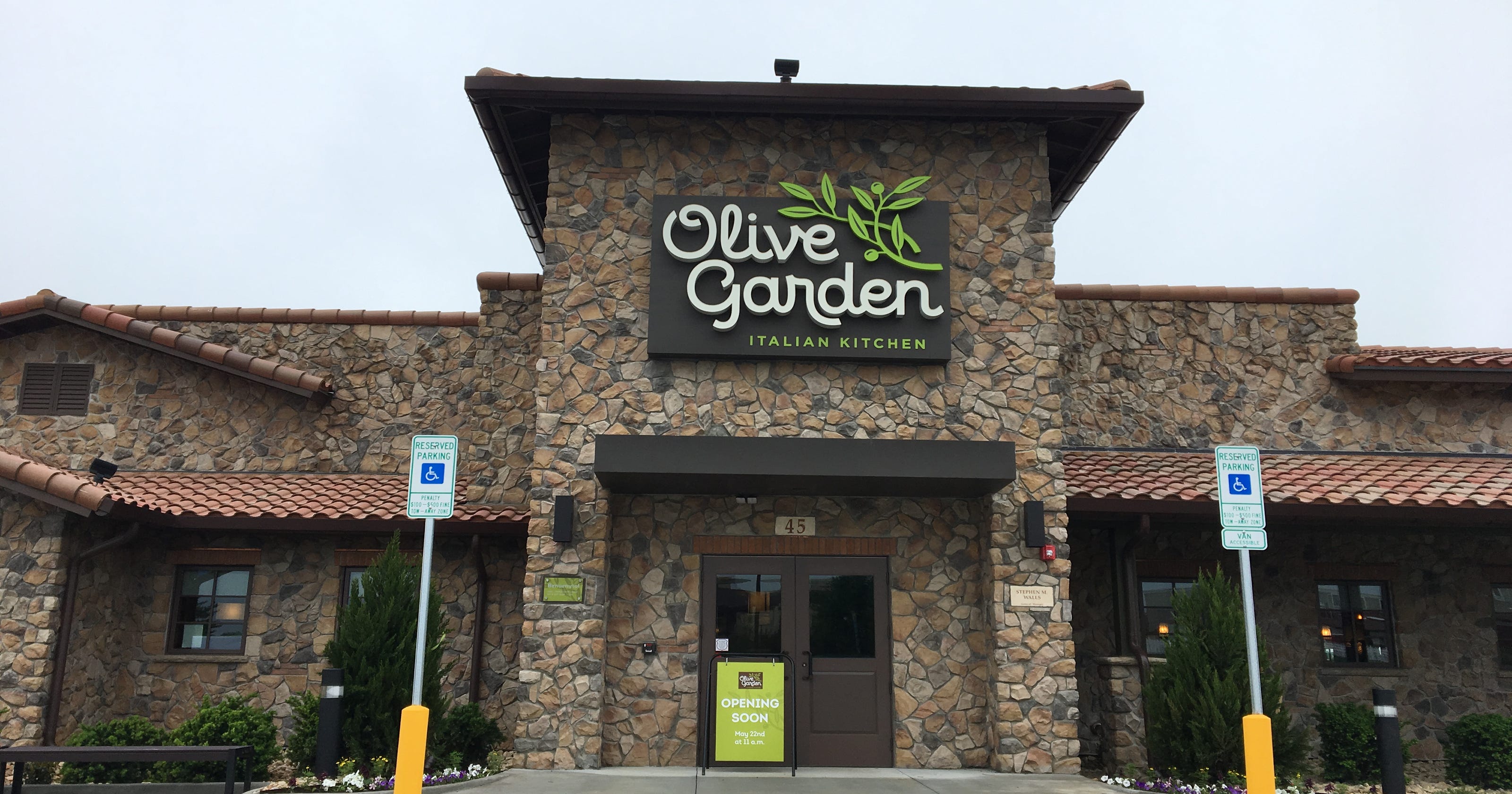 Olive Garden Opening Rue 21 Closing Beer Trail Awards Tree