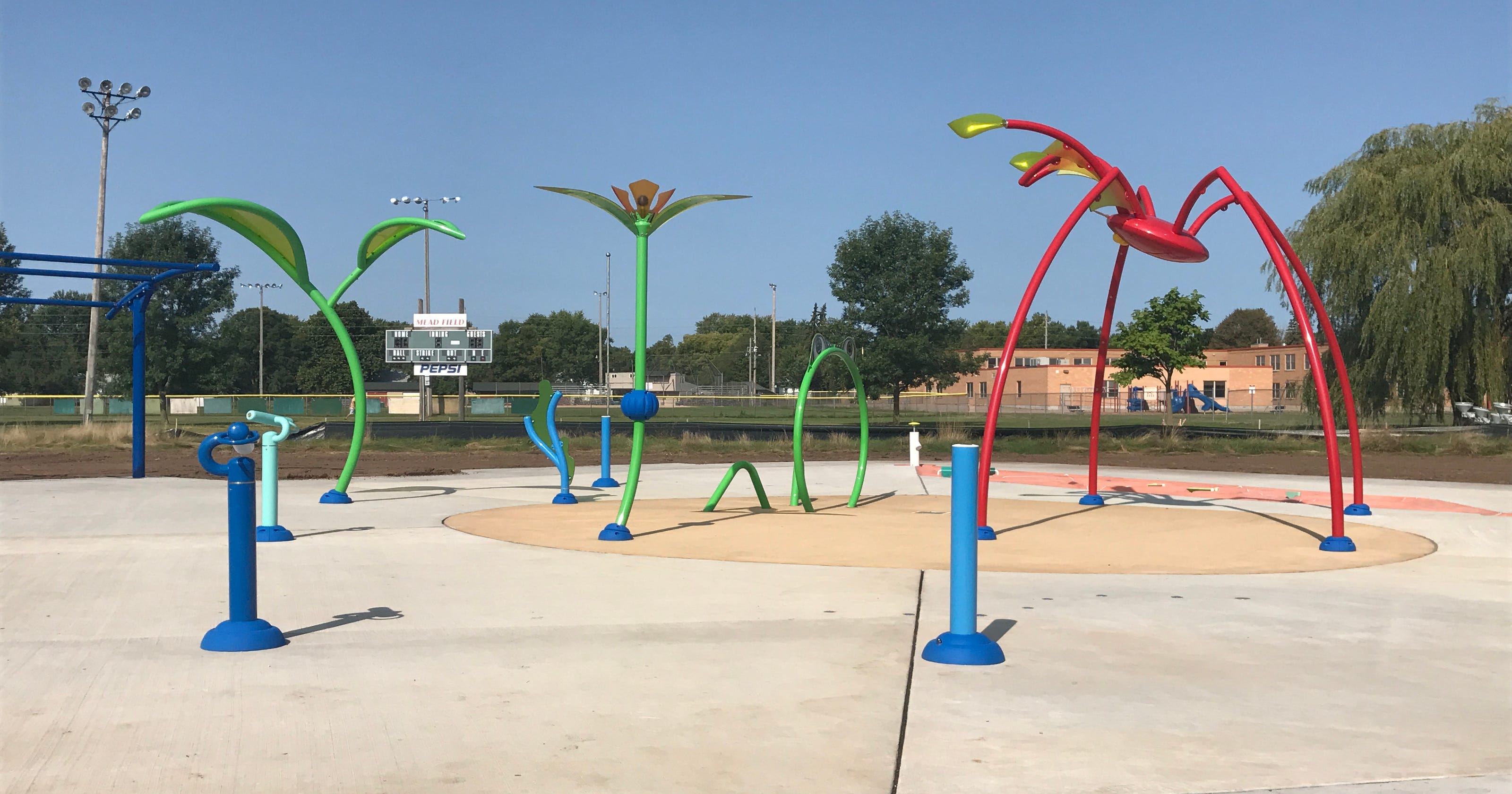 Crews test splash pad at Mead Field in Wisconsin Rapids
