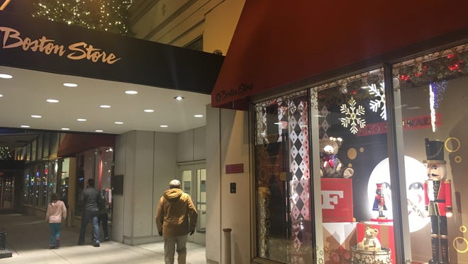 Boston Store, Younkers to give away gift cards Wednesday morning