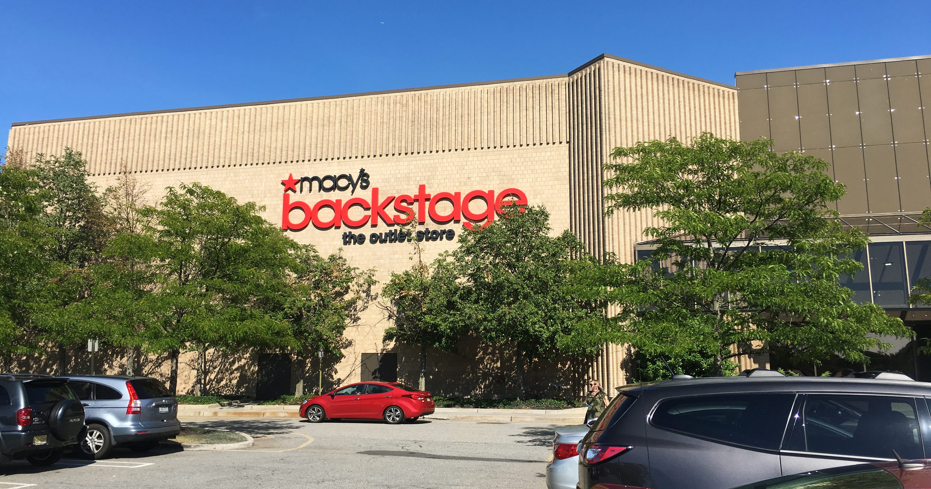 Macy's to open Backstage outlet store at Willowbrook Mall in Wayne NJ
