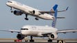 United Airlines Boeing 757s trade places during San Francisco