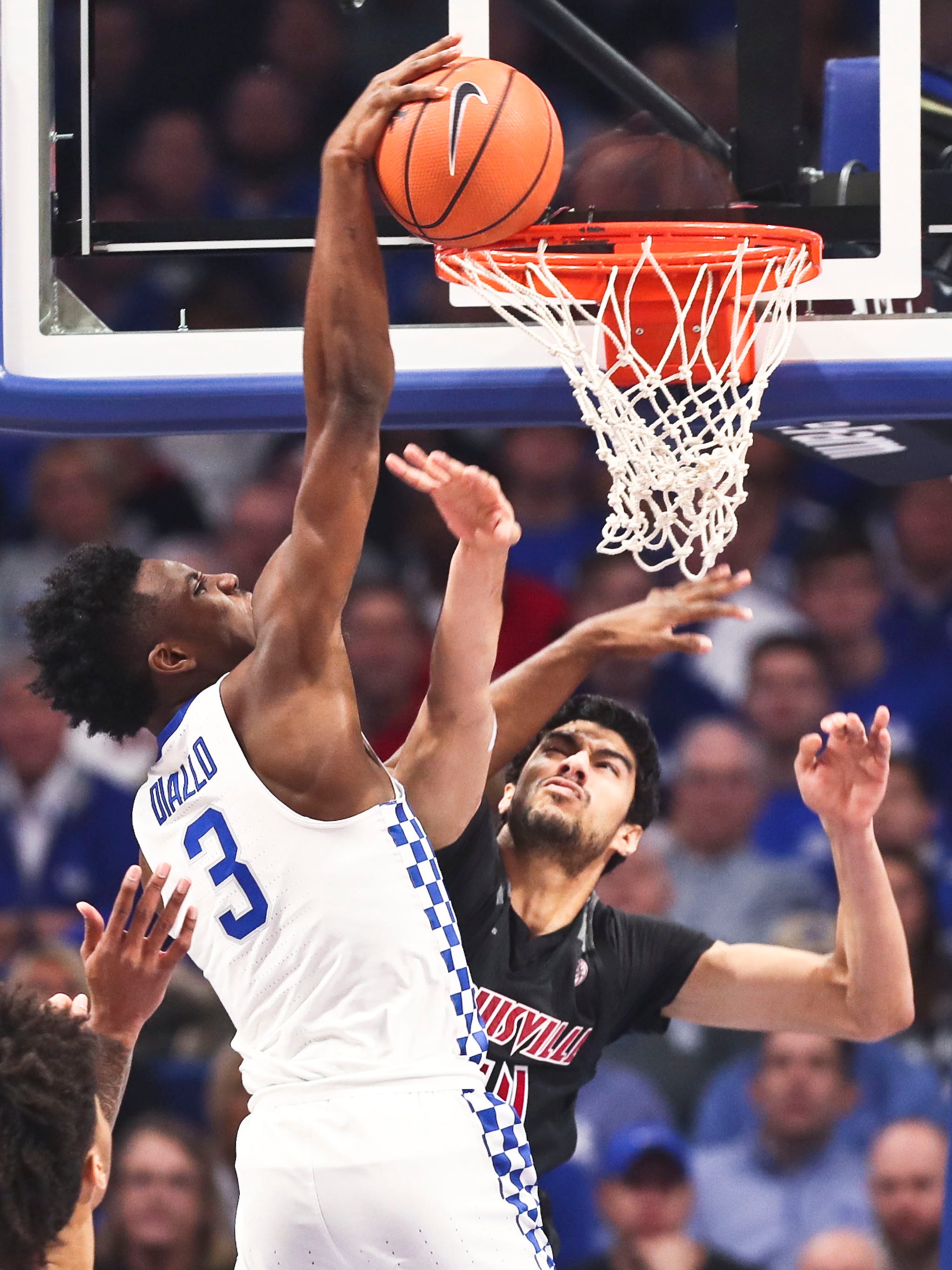 Kentucky Runs Past Louisville 90 61 In Annual Rivalry Game