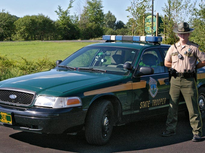 vermont-state-police-crown-victoria-patrol-cars-in-action