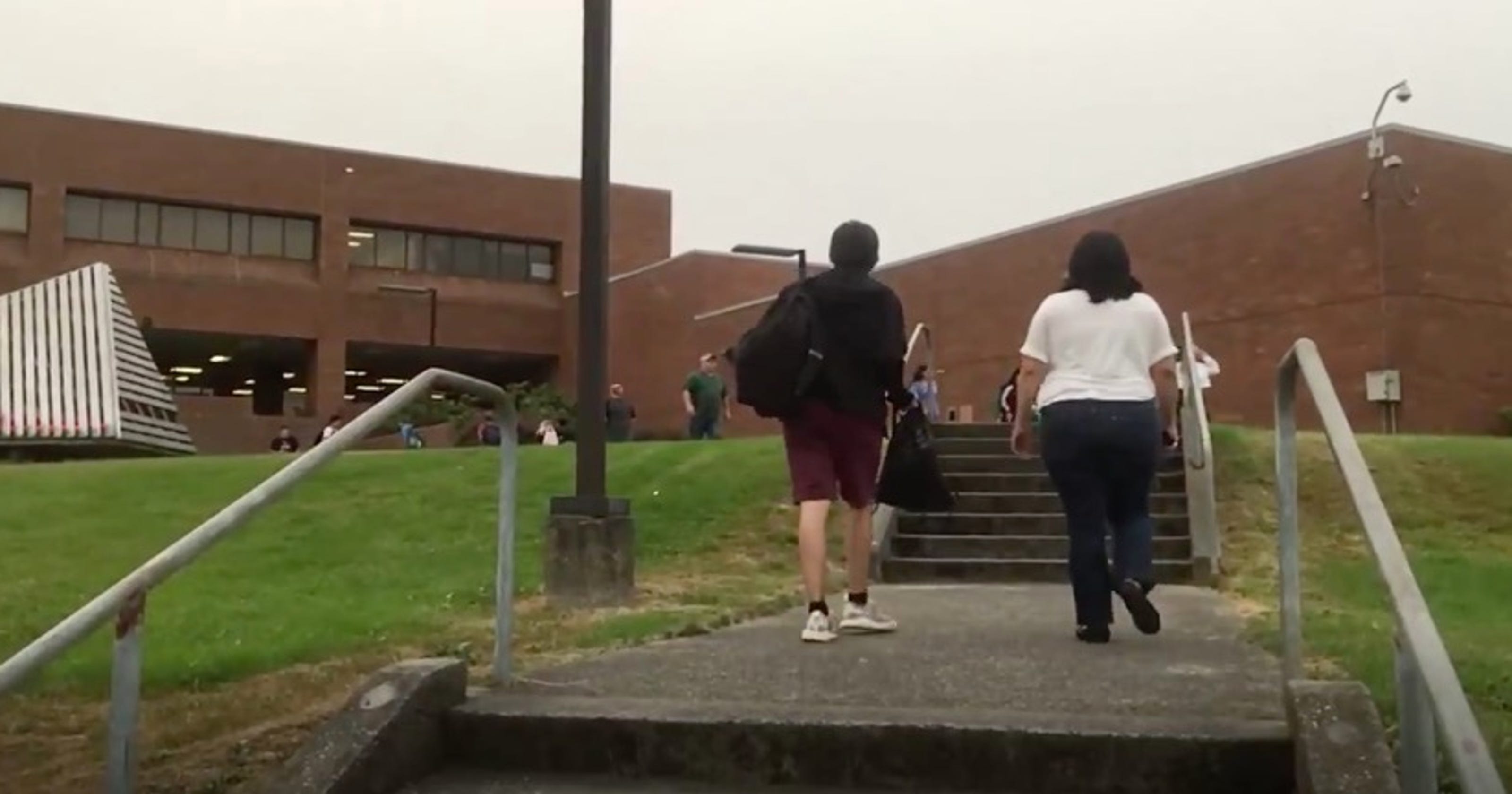 Classes resume Tuesday after bomb threat at South Kitsap High School