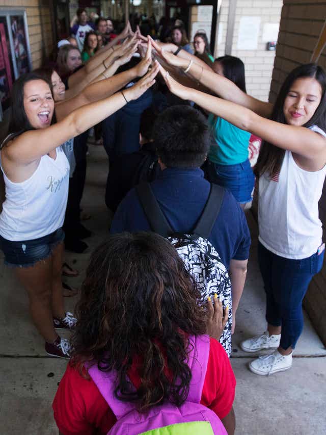 At Fgcu Frats Sororities Try To Defy Stereotypes