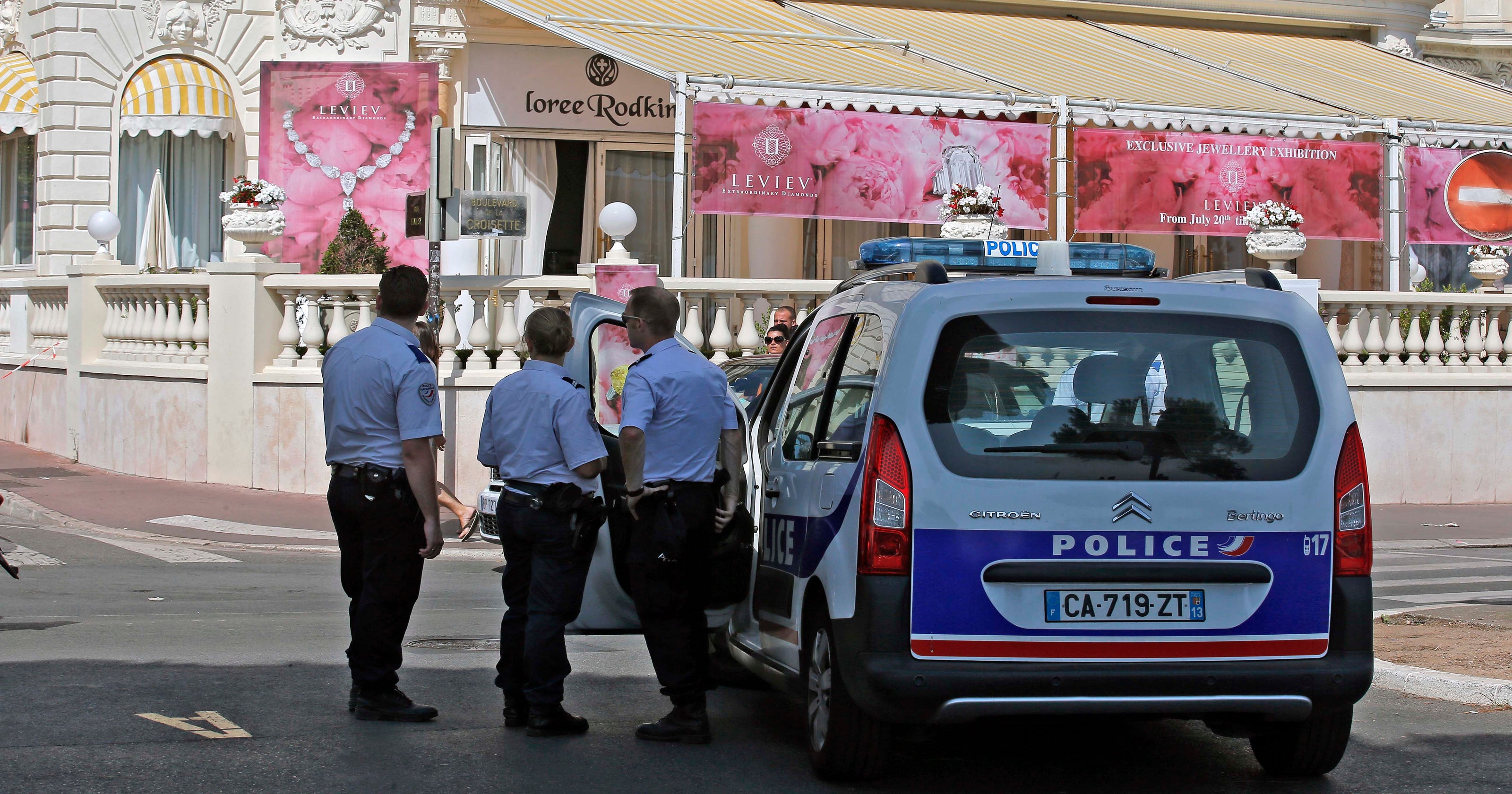 French cops arrest escapee in notorious Pink Panther jewel theft gang