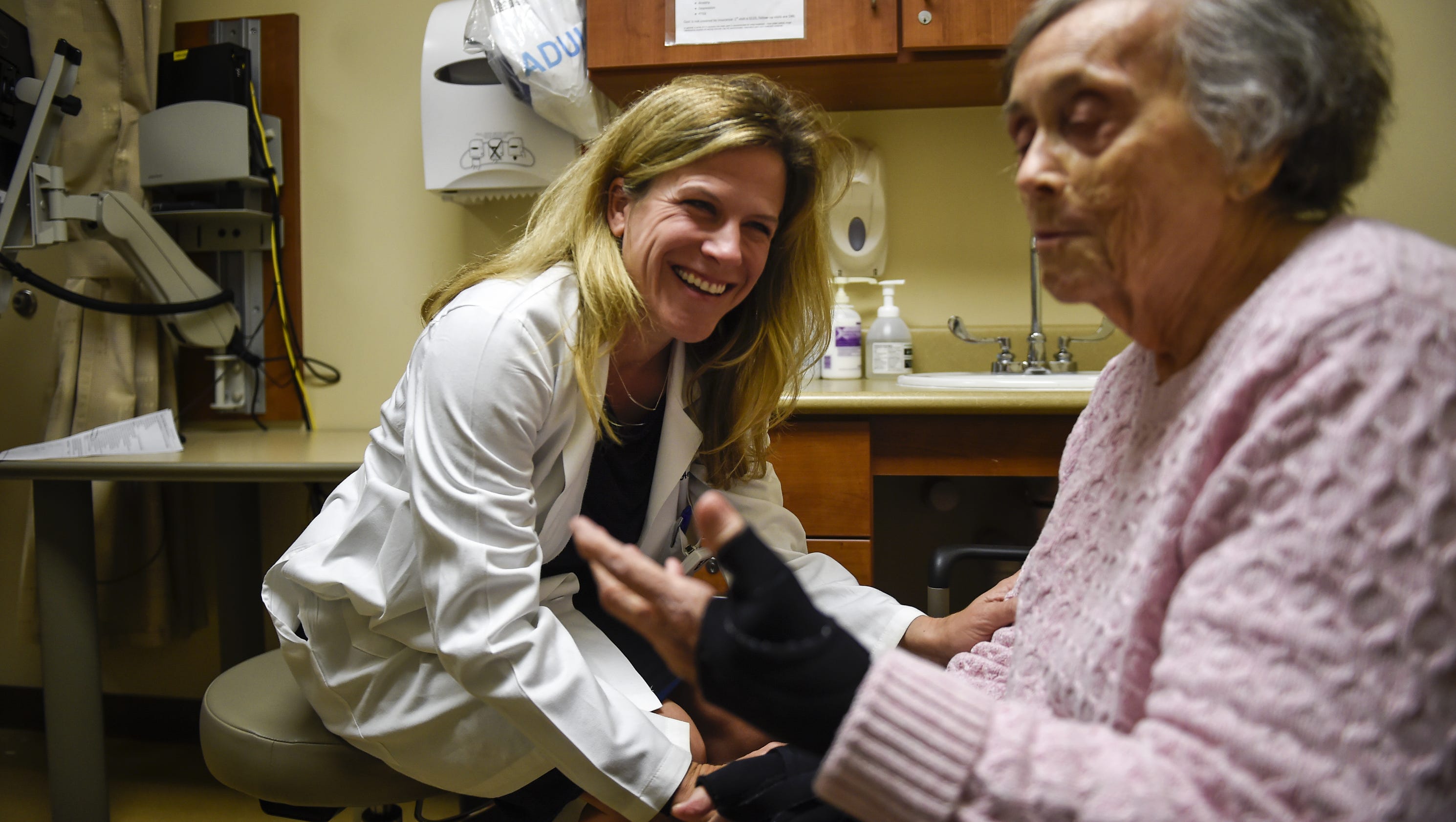 An opioid alternative: Vanderbilt doctor's relief retreats give pain patients their lives back