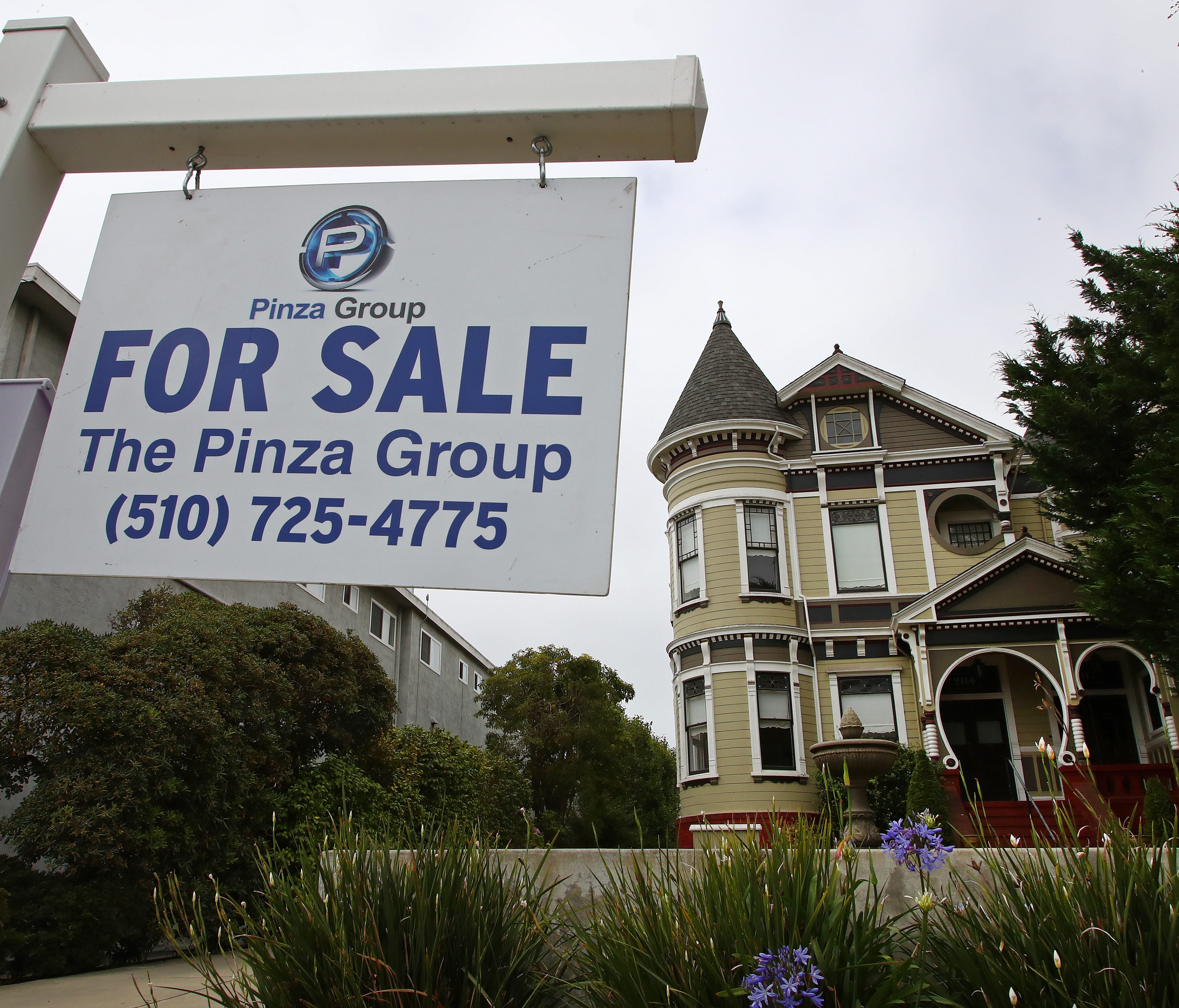 This Wednesday, June 20, 2018, photo shows a home for sale in Alameda, Calif. On Tuesday, June 26, the Standard & Poor's/Case-Shiller 20-city home price index for April is released. (AP Photo/Ben Margot) ORG XMIT: NYBZ253