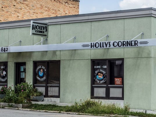 636486854031768646-Holly-s-corner.jpg