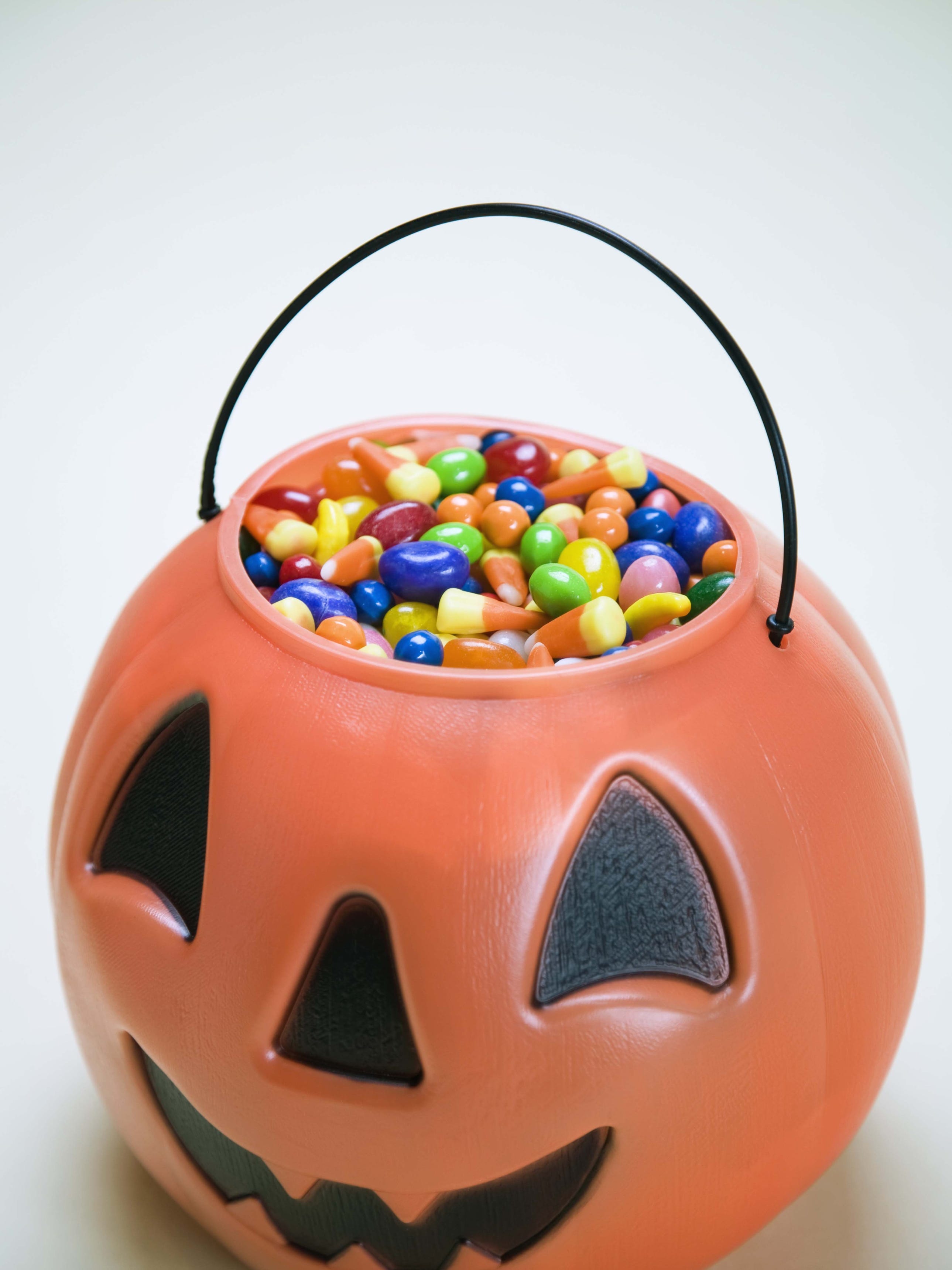 Police Razor Blade Found In Halloween Candy In Ohio