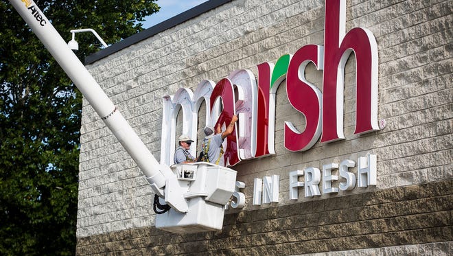 Workers with SignDoc Identity remove the sign from the former site of the Marsh at McGalliard Road and Wheeling Avenue this summer. Kroger plans to put Pay Less brand grocery stores at two Muncie locations.