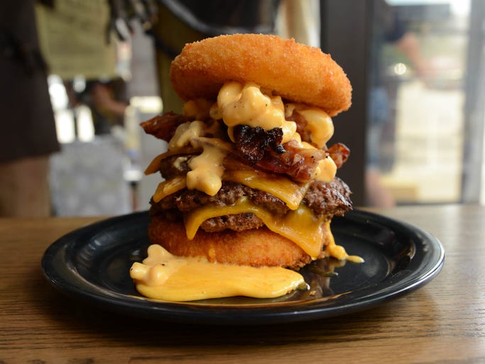 12 photos Ultimate Zombie Burger gallery