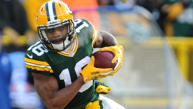 Packers wide receiver Randall Cobb slips away from Titans cornerback Coty Sensabaugh.