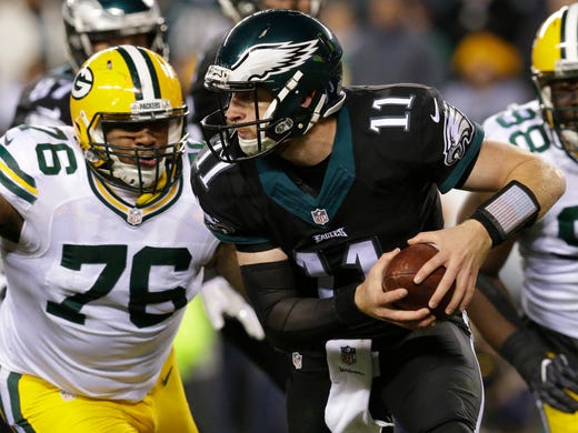 Mike Daniels sacks Philadelphia Eagles quarterback