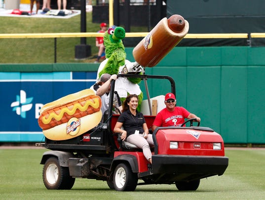 636651251466157044-phanatic-hotdog.jpg