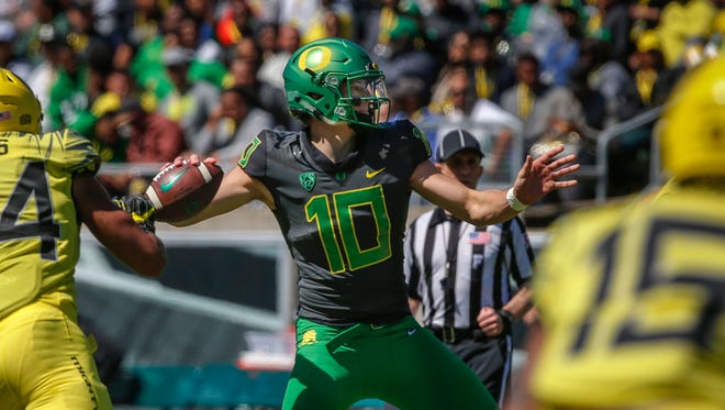 Oregon quarterback Justin Herbert throws a pass during the Oregon spring college football game Saturday, April 21, 2018, in Eugene, Ore.