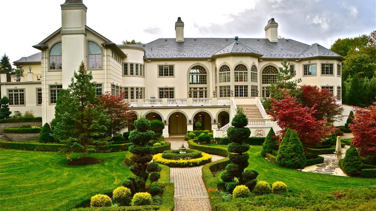 10M mansion on same street as Springsteen