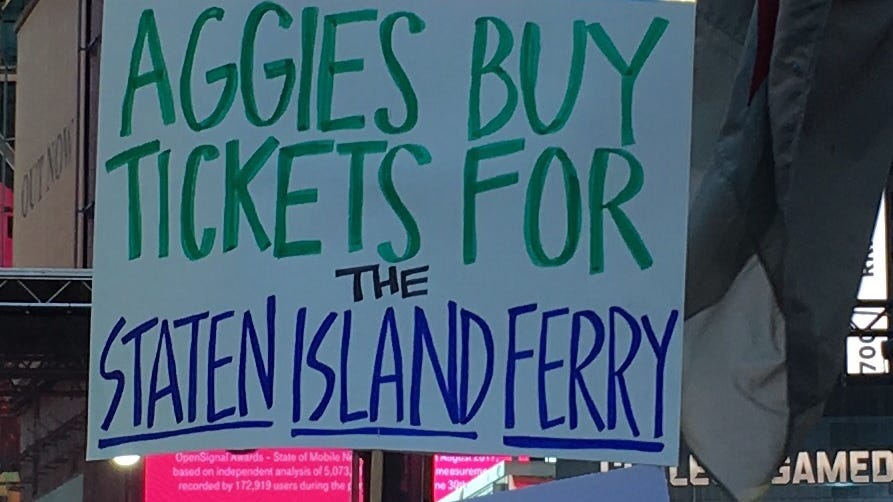 The 13 Best Signs From Espn S College Gameday Nyc