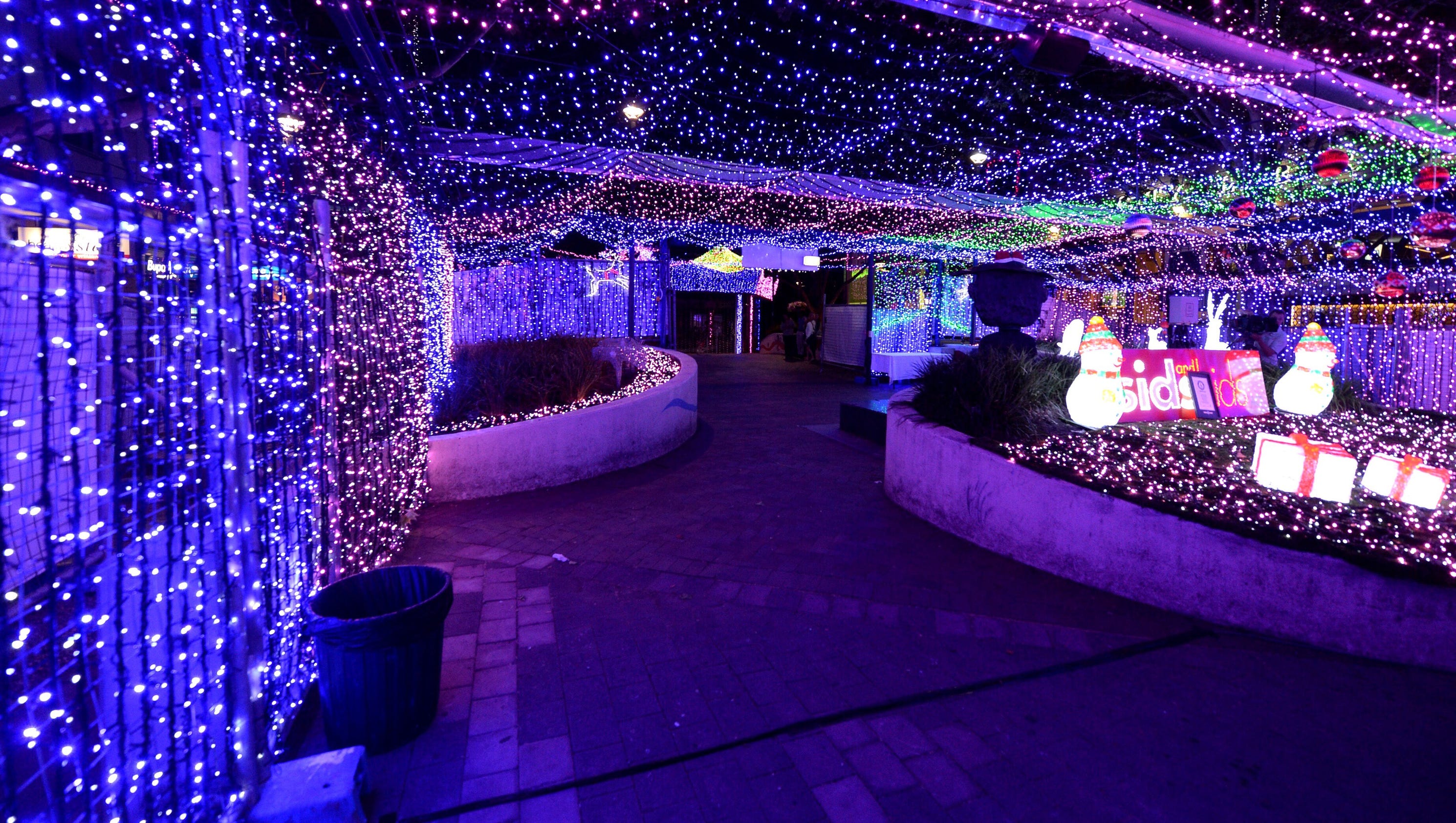 1.2 million Australian Christmas lights set record