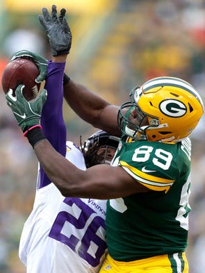Jared Cook catches a pass for a first down in front