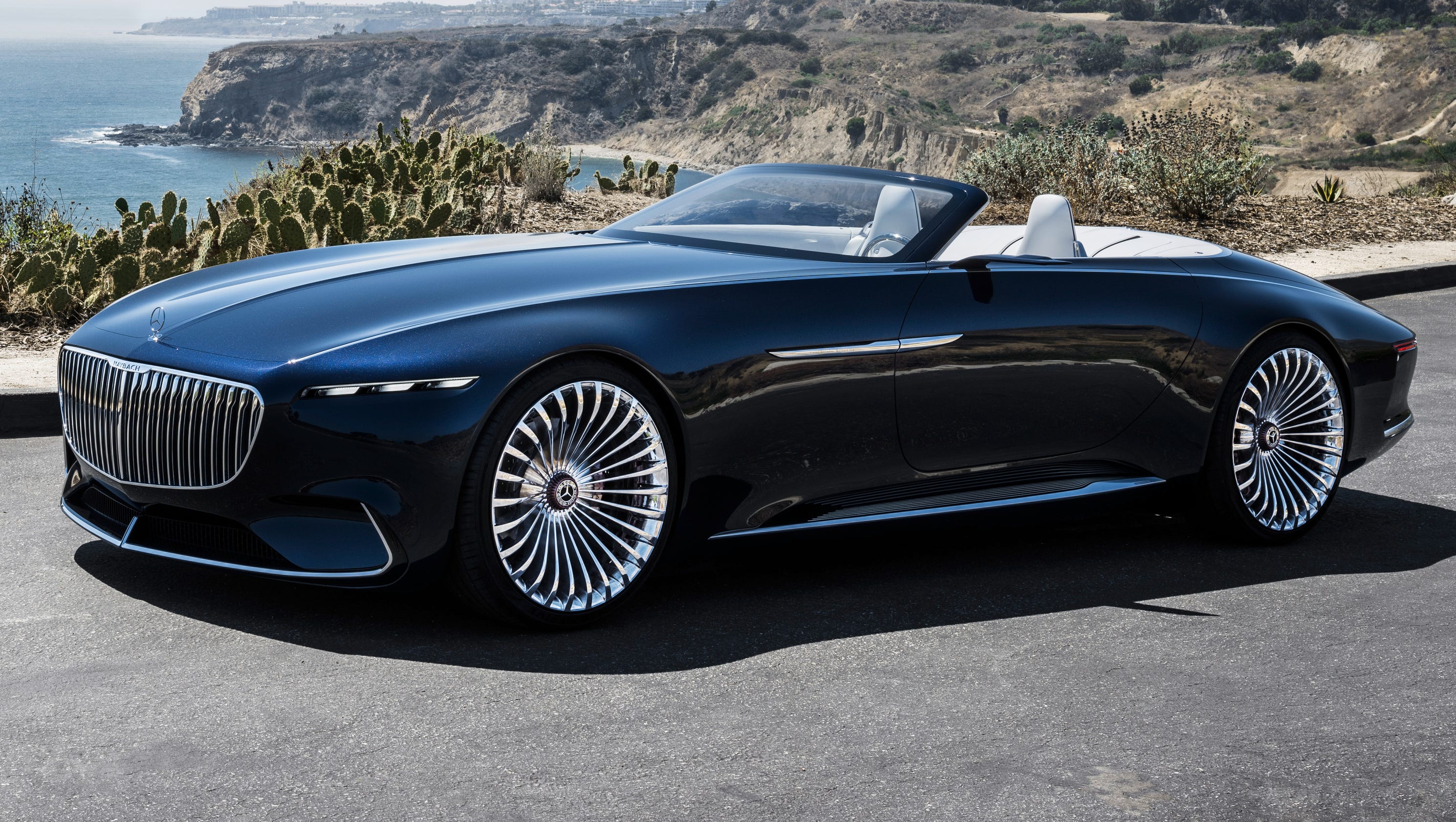 MercedesBenz debuts concept with �30s flair