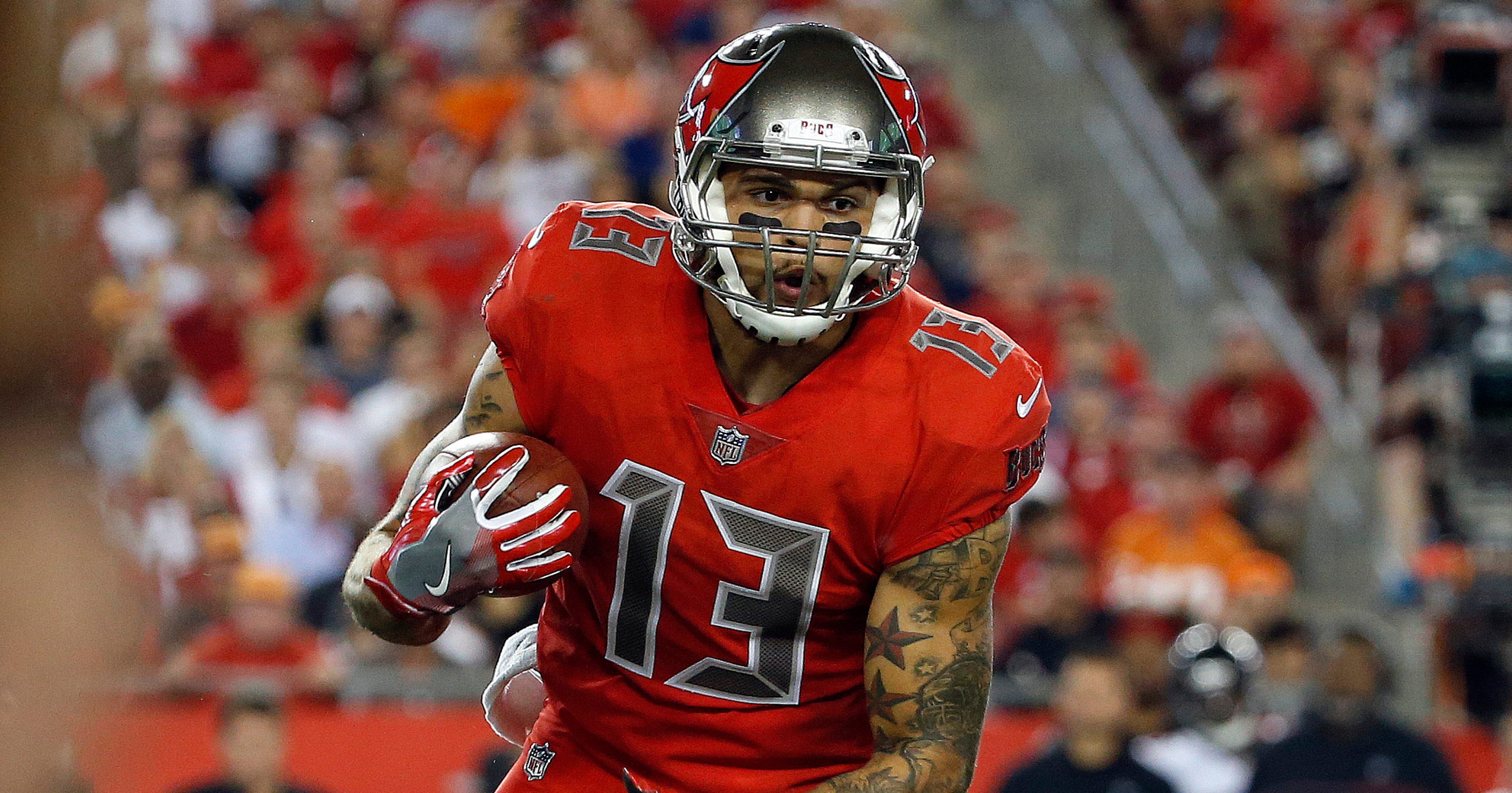 Buccaneers WR Mike Evans donates $11,000 to shooting victim's family3200 x 1680