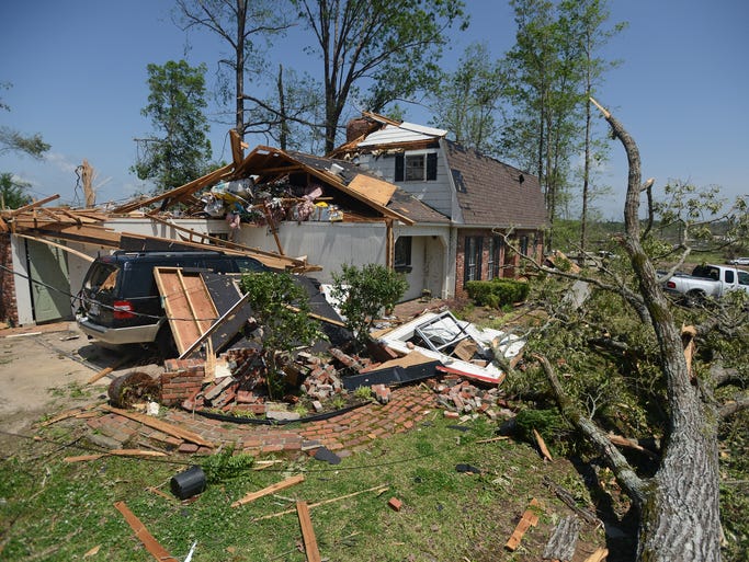 Louisville Tornado aftermath and cleanup