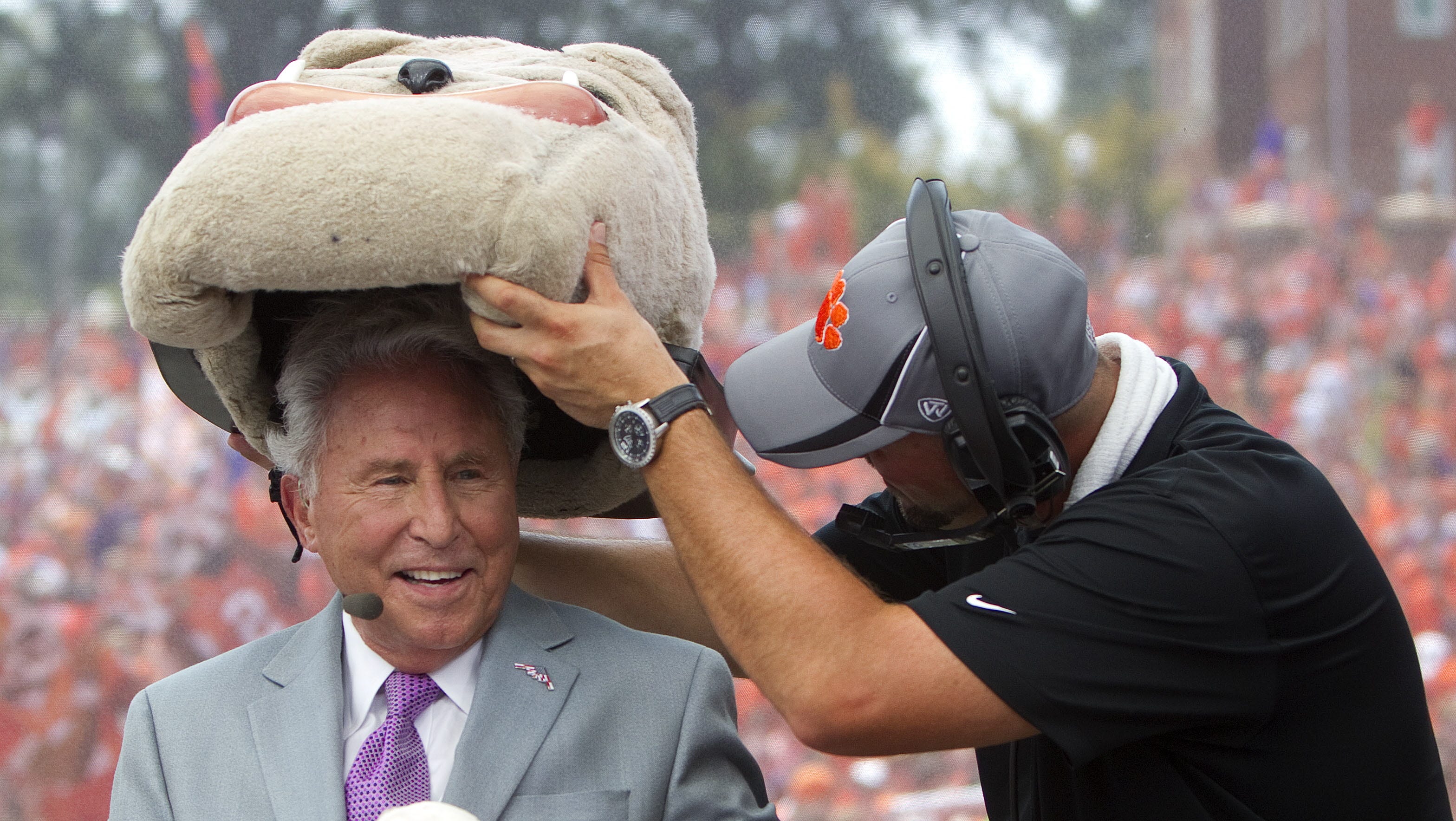 Lee Corso returns to ESPN 'College GameDay' set after COVID-19 hiatus