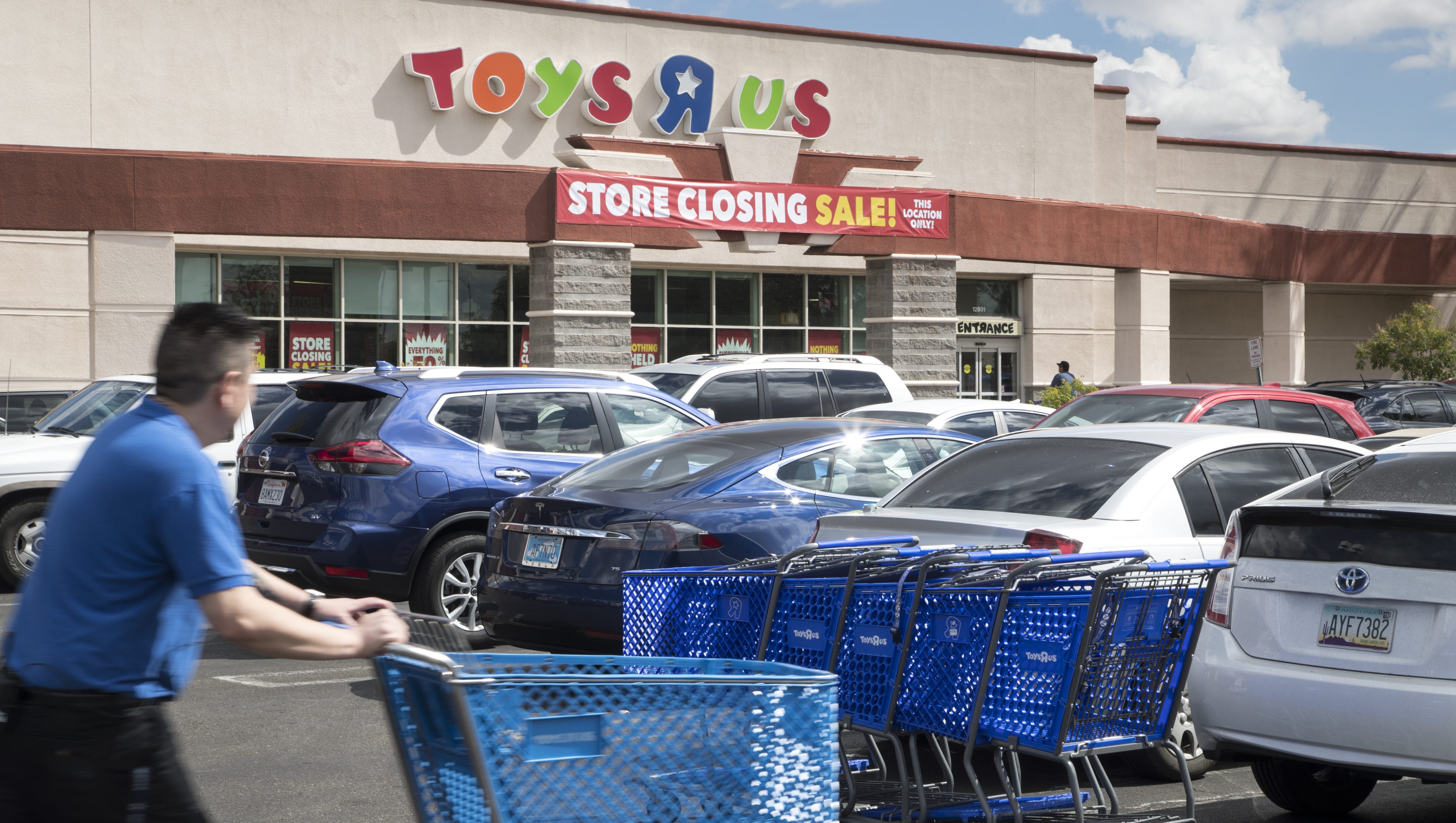 Phoenix Area Toys R Us Customers Prepare To Say Bye As Closures Loom