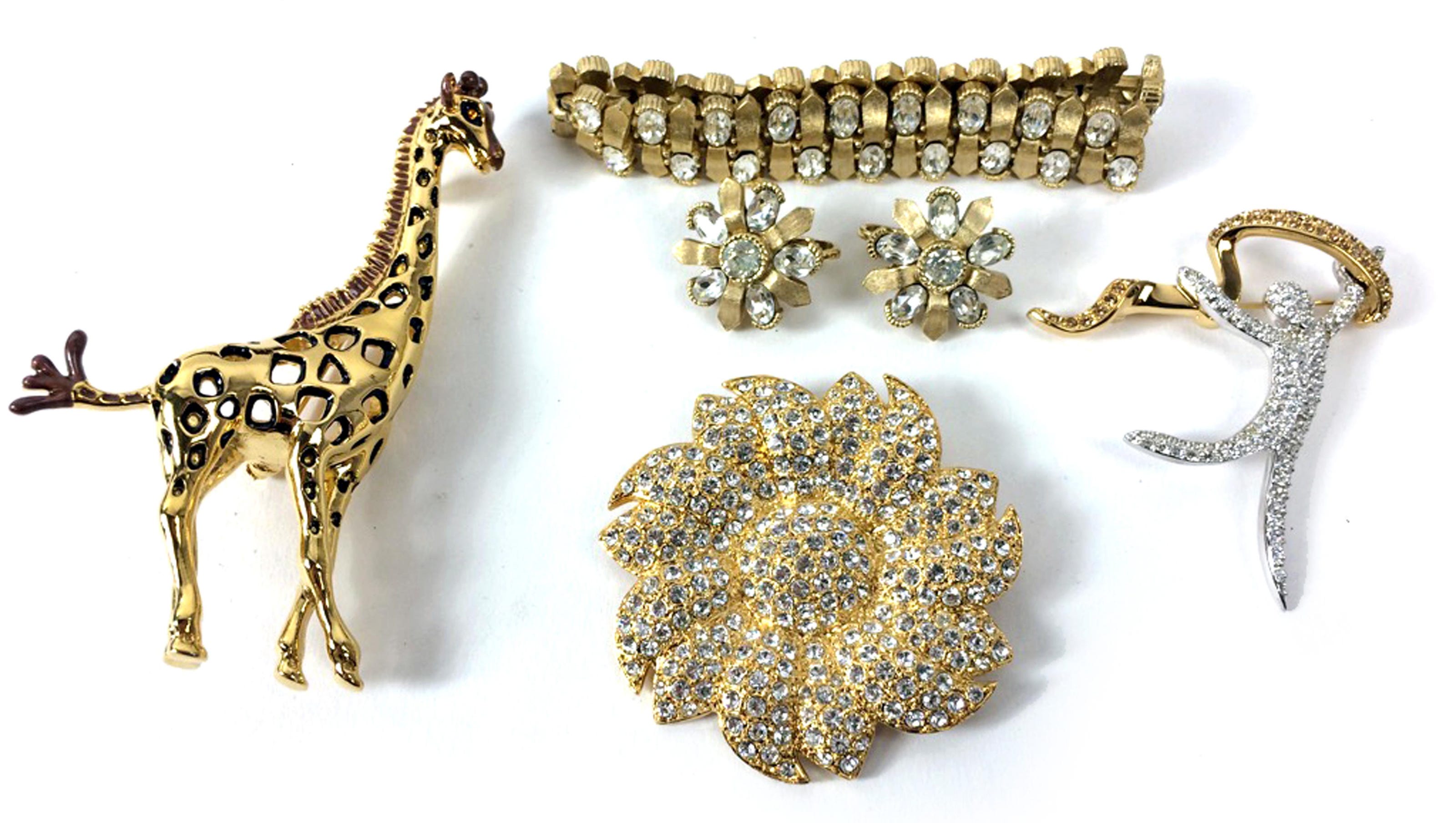 How To Tell If Vintage Jewelry Is Valuable - Vintage Render