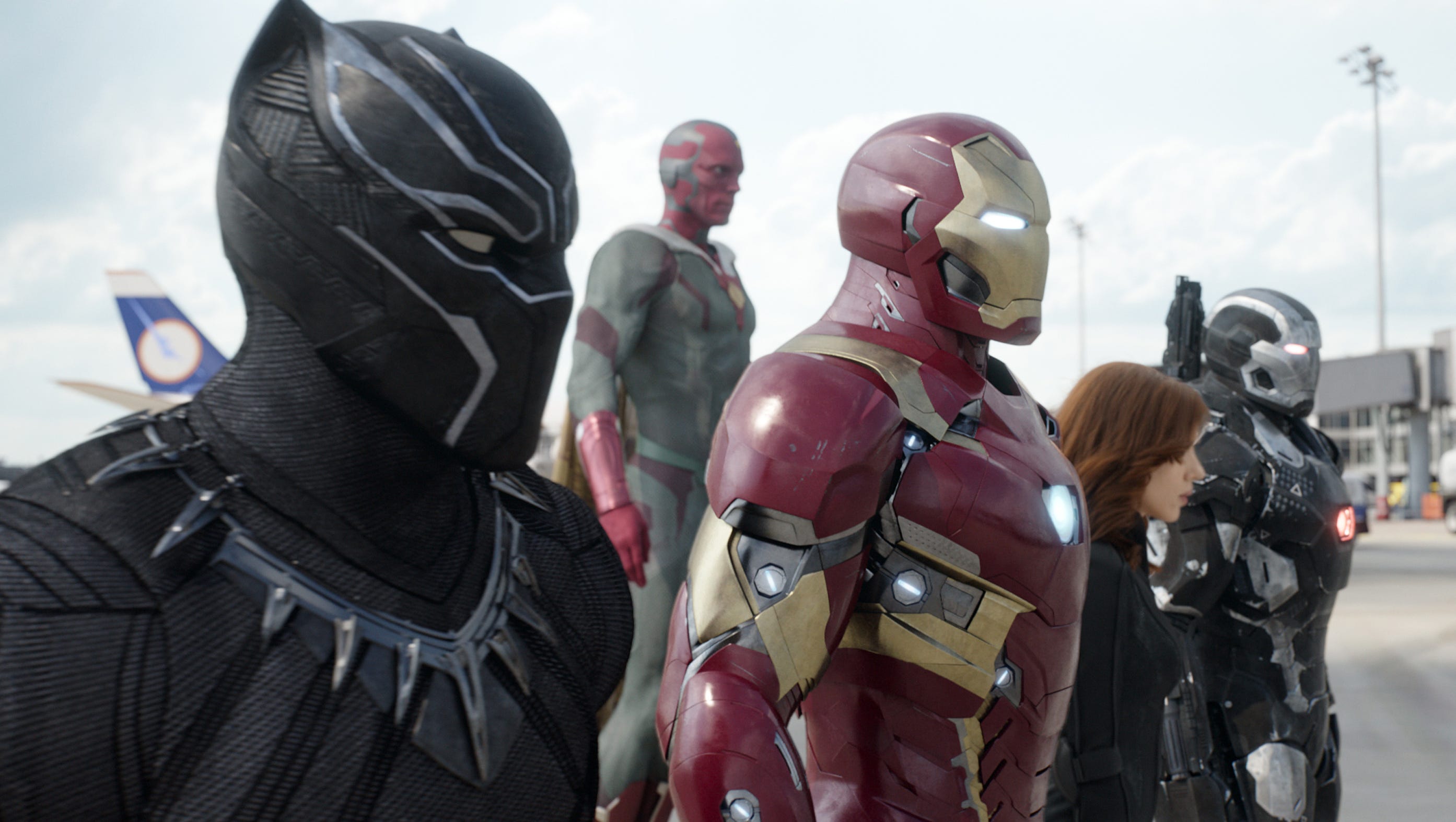 Chadwick Boseman S Black Panther Gets A Stunning Stifling New Suit
